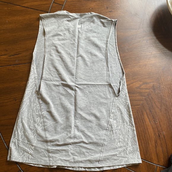 Lululemon muscle tee - Picture 2 of 2